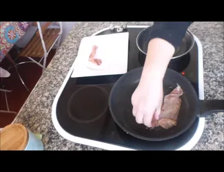 Habas con Jamón y Huevos de Codorniz: Receta Fácil y Deliciosa