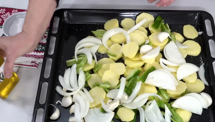 Sazonar las verduras con sal, pimienta y aceite de oliva. Mezclar bien.