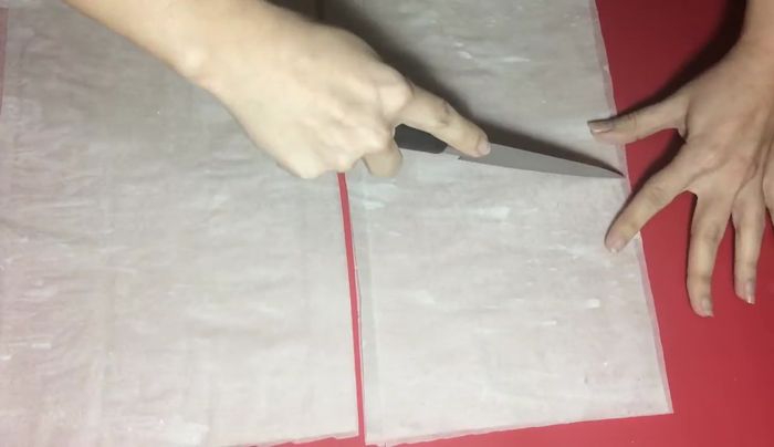 Extender la masa filo (doble capa para cada saquito) y rellenar con la mezcla de morcilla.
