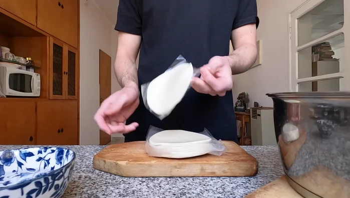 En una bandeja para horno, untar una fina capa de aceite. (114.479)