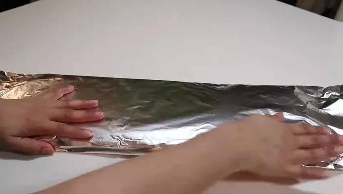 Cerrar la costilla con papel aluminio. Colocar sobre una rejilla (opcional) en una bandeja para horno.