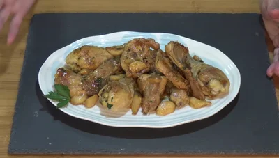 Pollo y Conejo al Ajillo: Receta Tradicional Española