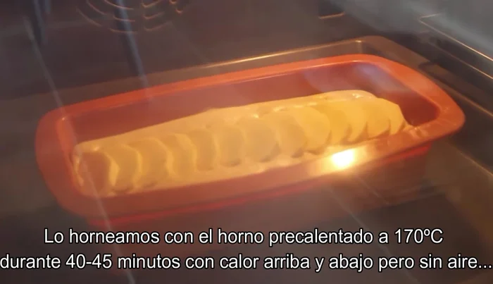 Horneamos a 170ºC con calor arriba y abajo durante 40 minutos, luego a 180ºC durante 5 minutos más.