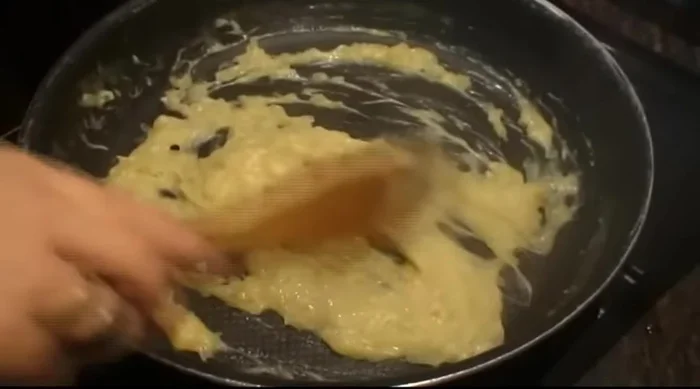 Agregar el caldo de pescado.