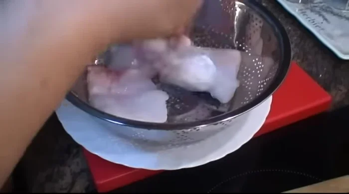 Sazonar con sal y pimienta al gusto.