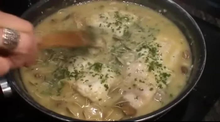 Servir en una cazuelita de barro (opcional).