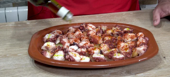 Regar con abundante aceite de oliva virgen extra.