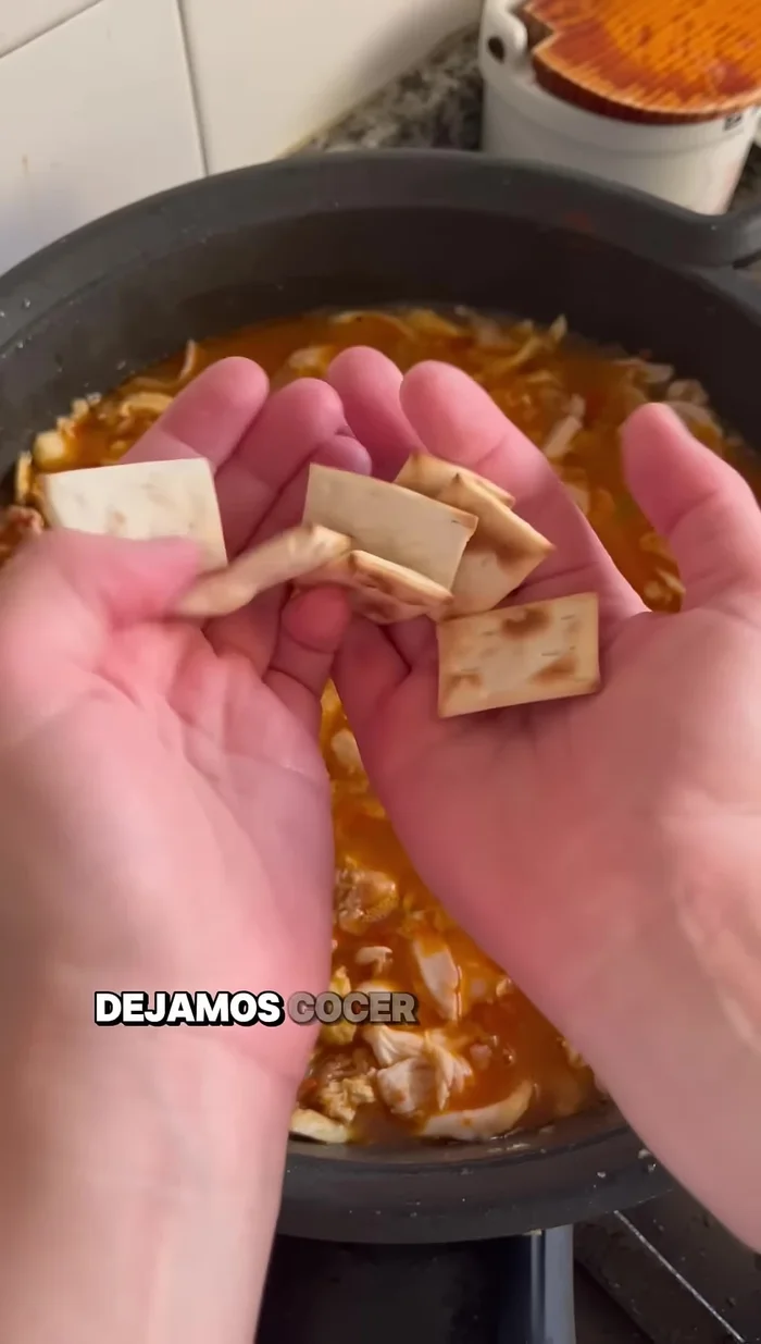 Cocer todo junto durante 5 o 6 minutos hasta que el pan se ablande. (60.16 - 66.119)