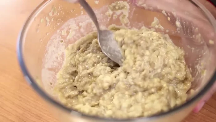 Probar y rectificar los sabores, añadiendo más limón, comino o sal según el gusto.